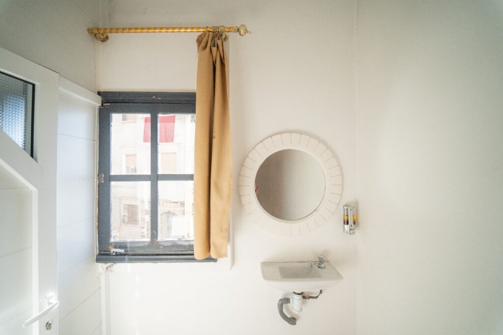 Standard Double-Twin Private Room Ensuite